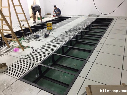 机房机柜架与地板的组装效果