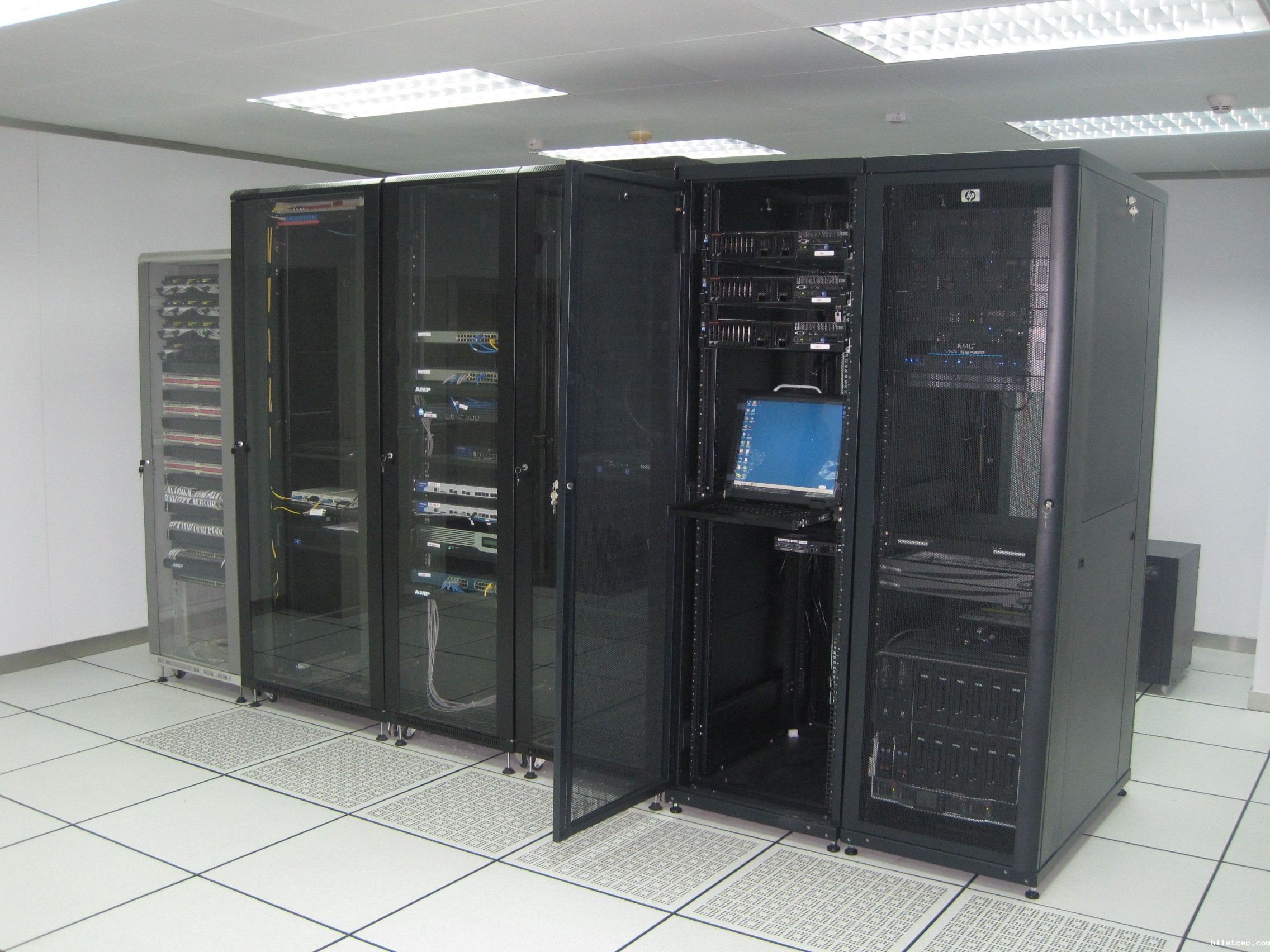 铺设华体汇体育官网入口appAPP下载可耗散静电